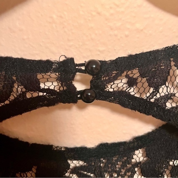 #002 🥀 Black & Gold Backless Dress - Picture 3 of 12